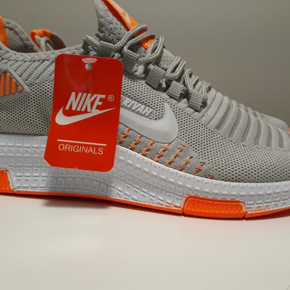 BNWT ladies NIKE runners